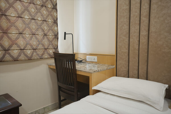 Twin guest room